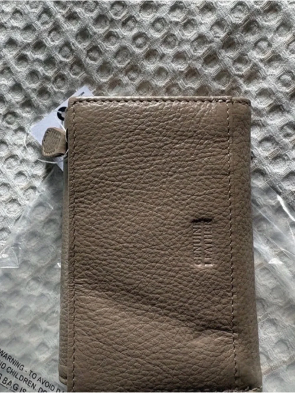 Women’s Pebbled Leather Wallet - Taupe